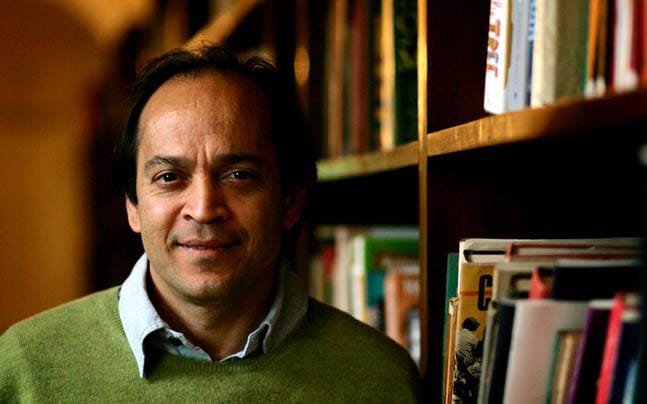 TOP 10 INDIAN AUTHOR WHOSE BOOKS SELL IN MILLIONS 